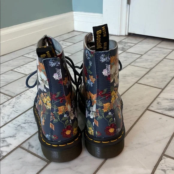 🥀 Floral Doc Martens 1460 - Picture 4 of 5